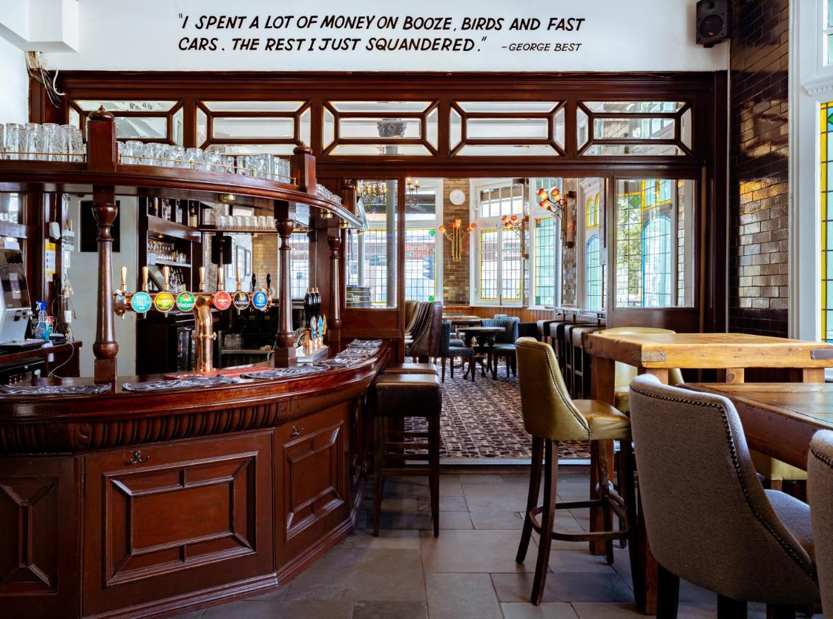 Black Lion Surbiton Ngoại thất bức ảnh